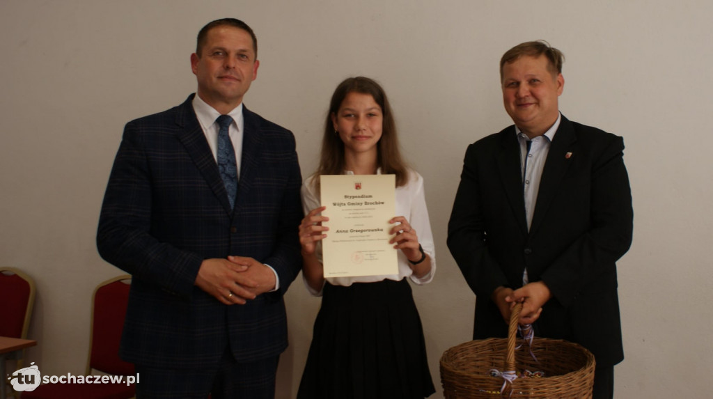 Brochów wręczenie stypendiów wójta