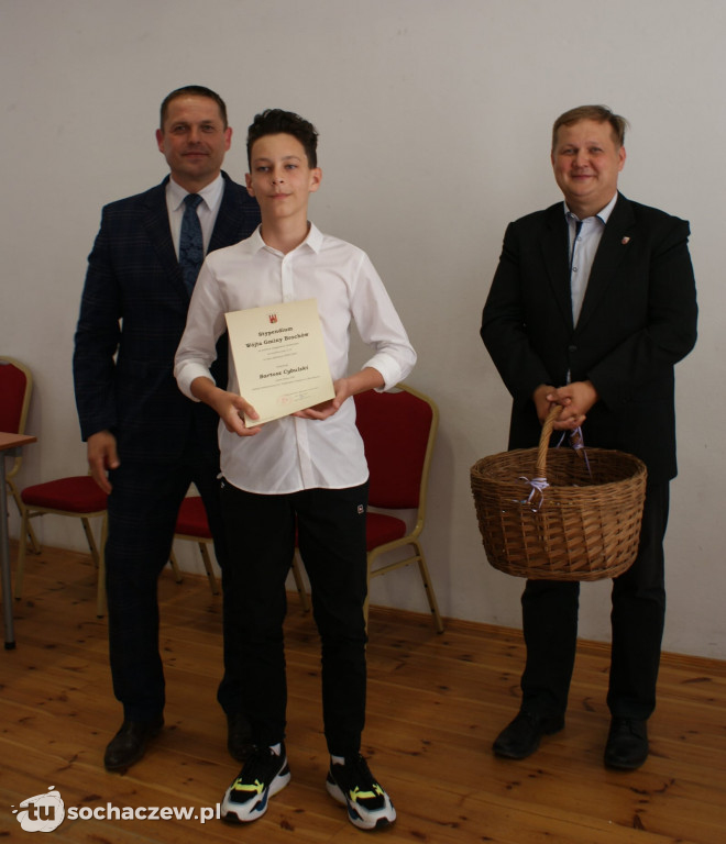 Brochów wręczenie stypendiów wójta