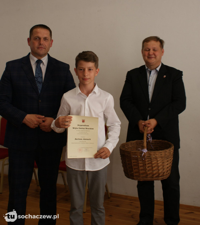 Brochów wręczenie stypendiów wójta