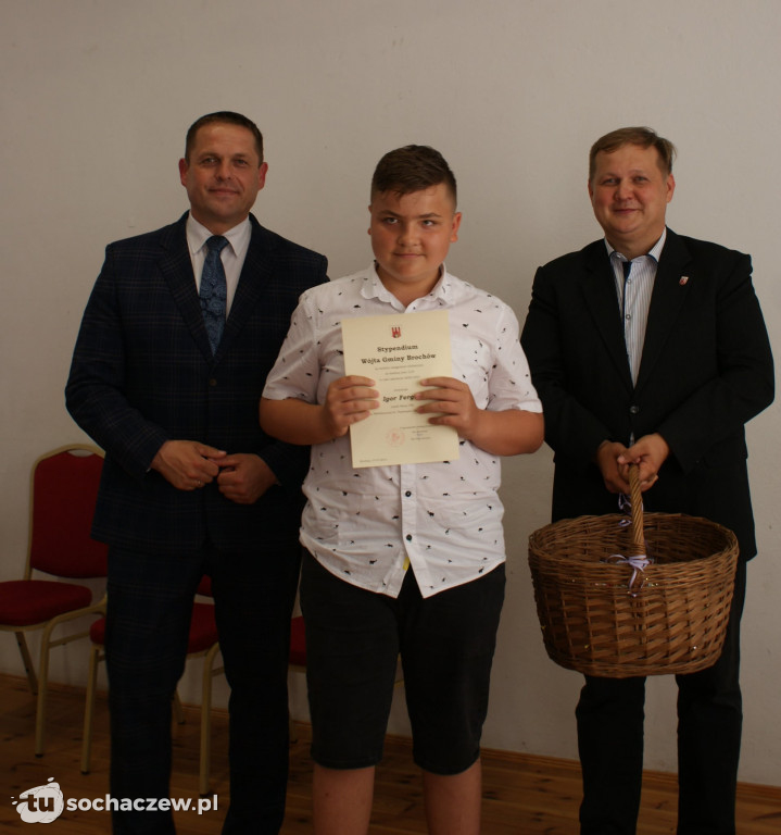 Brochów wręczenie stypendiów wójta