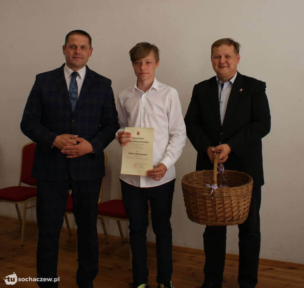 Brochów wręczenie stypendiów wójta