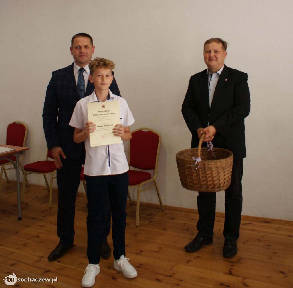 Brochów wręczenie stypendiów wójta