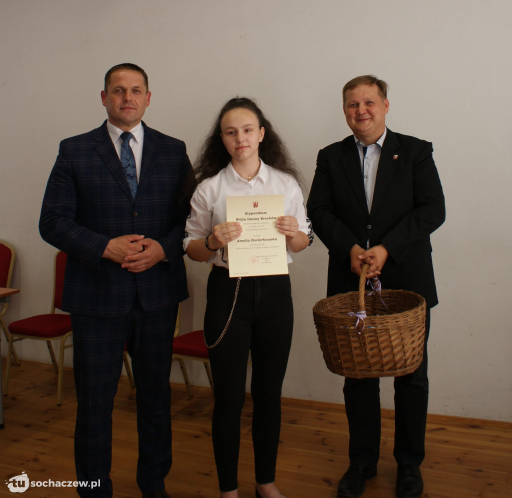 Brochów wręczenie stypendiów wójta