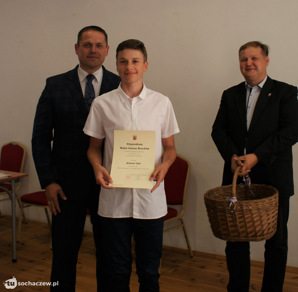 Brochów wręczenie stypendiów wójta