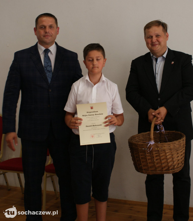 Brochów wręczenie stypendiów wójta