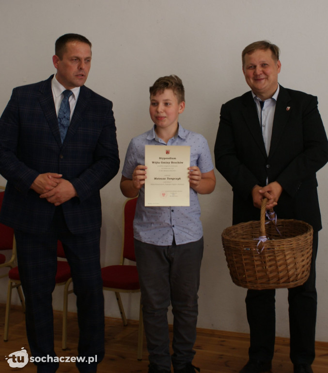 Brochów wręczenie stypendiów wójta