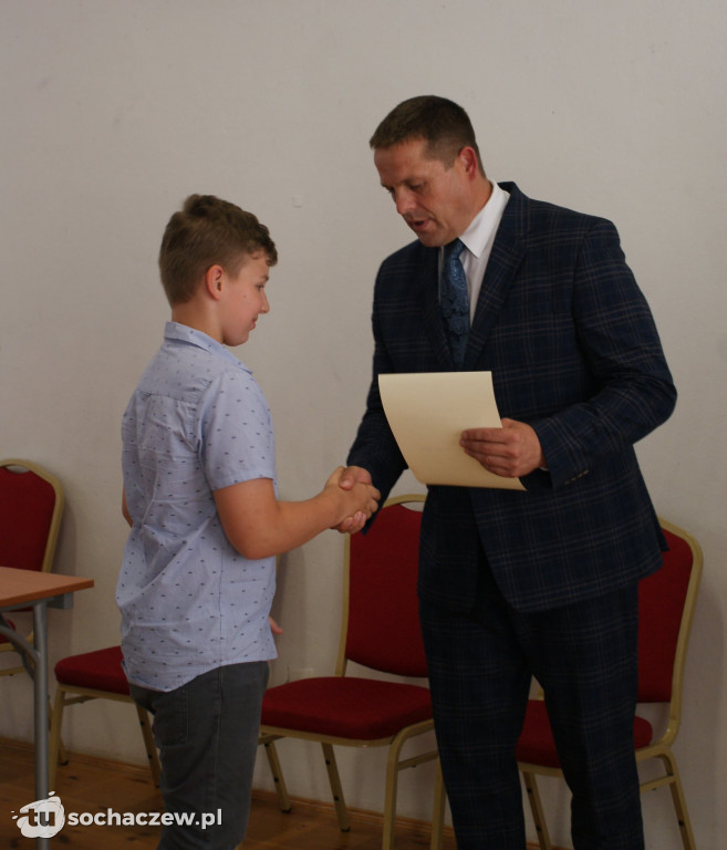 Brochów wręczenie stypendiów wójta