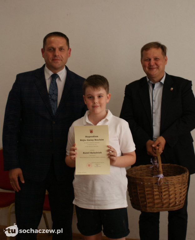 Brochów wręczenie stypendiów wójta