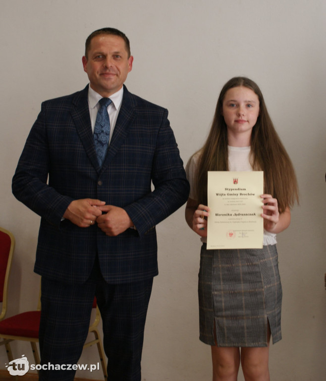 Brochów wręczenie stypendiów wójta