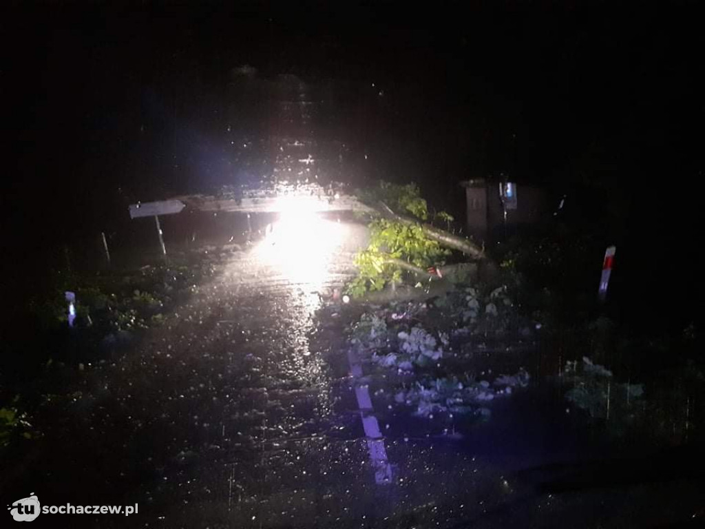 Strażacy walczą ze skutkami nocnej burzy