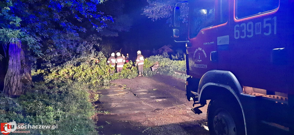 Strażacy walczą ze skutkami nocnej burzy
