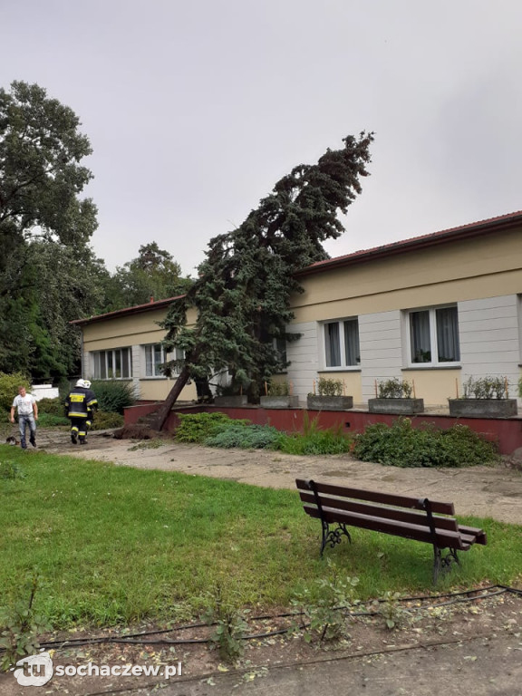 Strażacy walczą ze skutkami nocnej burzy