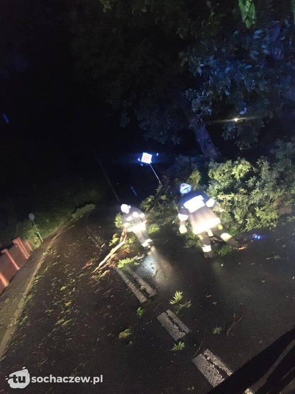 Strażacy walczą ze skutkami nocnej burzy