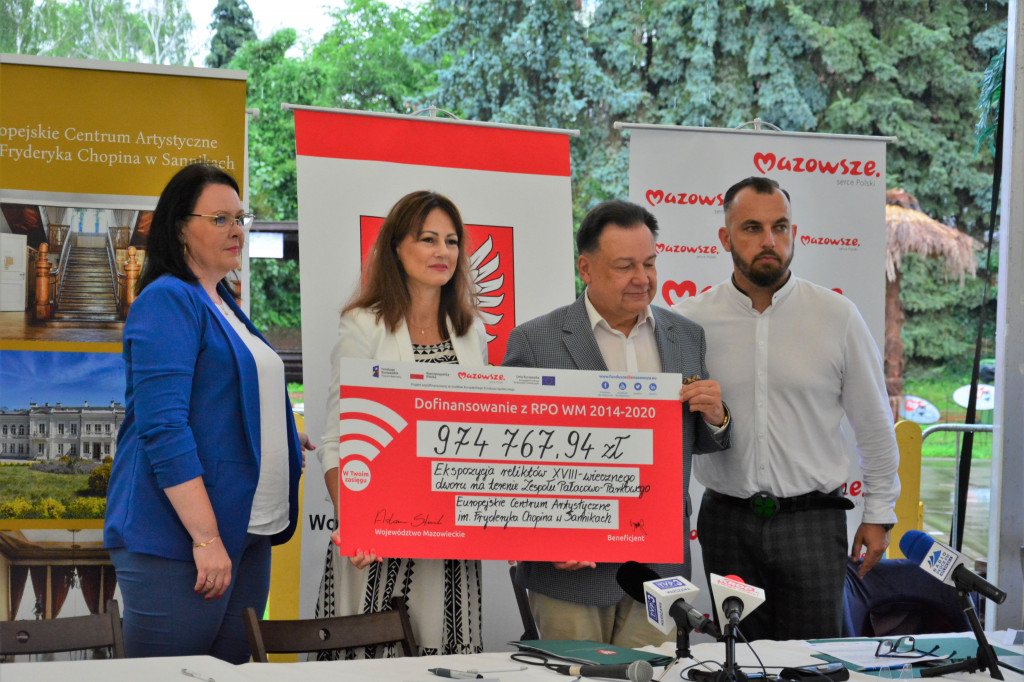 Sanniki: umowa na uruchomienie ekspozycji reliktów XVIII-wiecznego dworu podpisana
