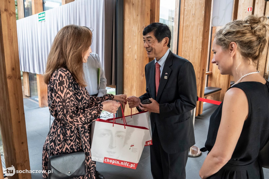 Żelazowa Wola: wizyta ambasadora Japonii