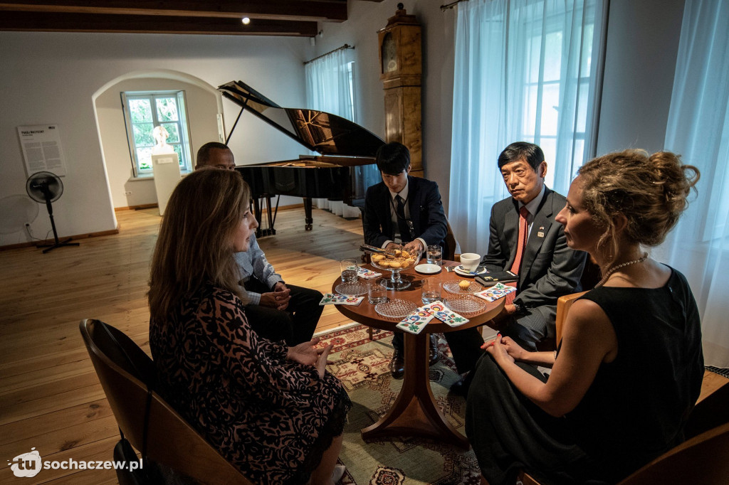 Żelazowa Wola: wizyta ambasadora Japonii