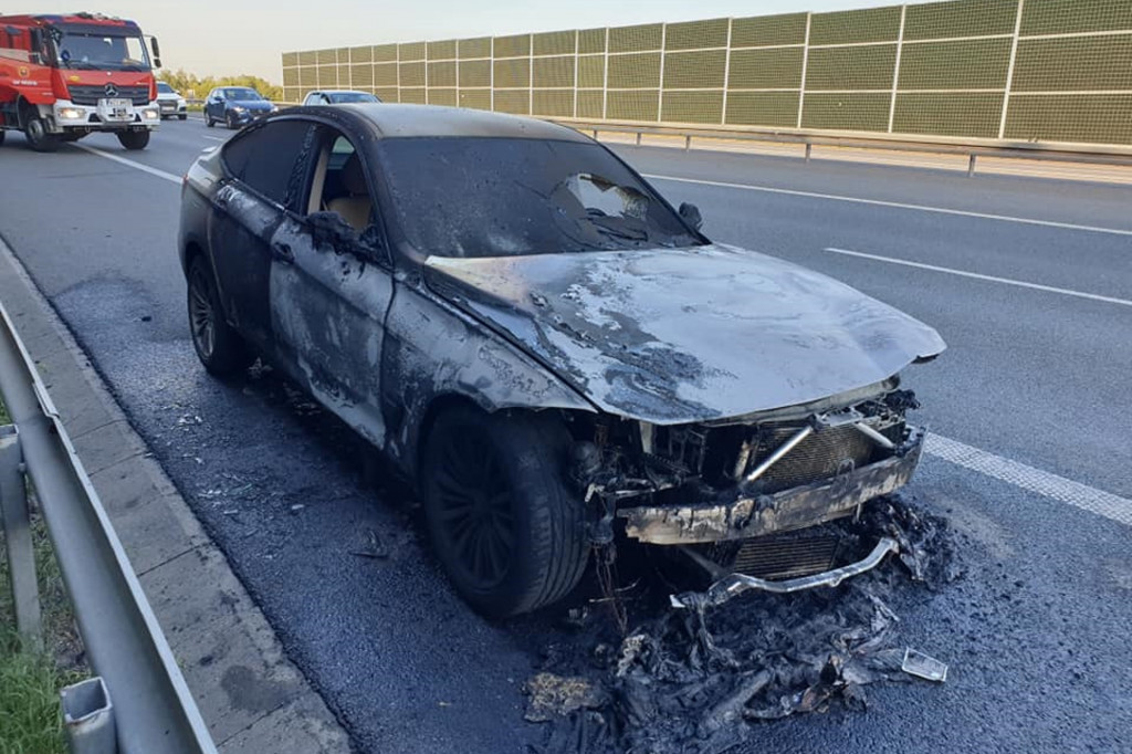 Pożar samochodu na A2