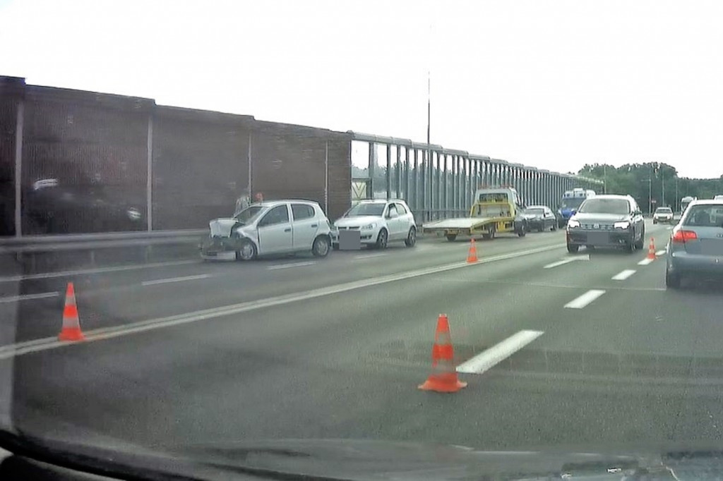 Zderzenie trzech samochodów na obwodnicy Sochaczewa