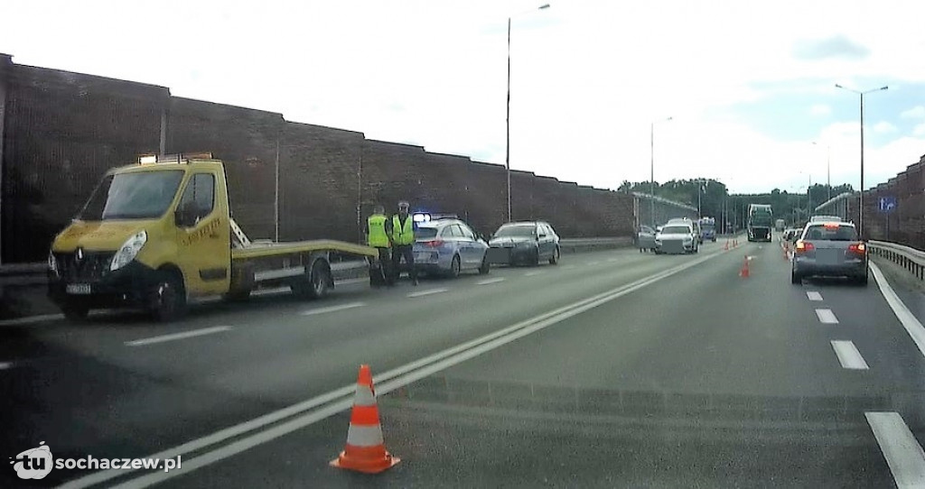 Zderzenie trzech samochodów na obwodnicy Sochaczewa