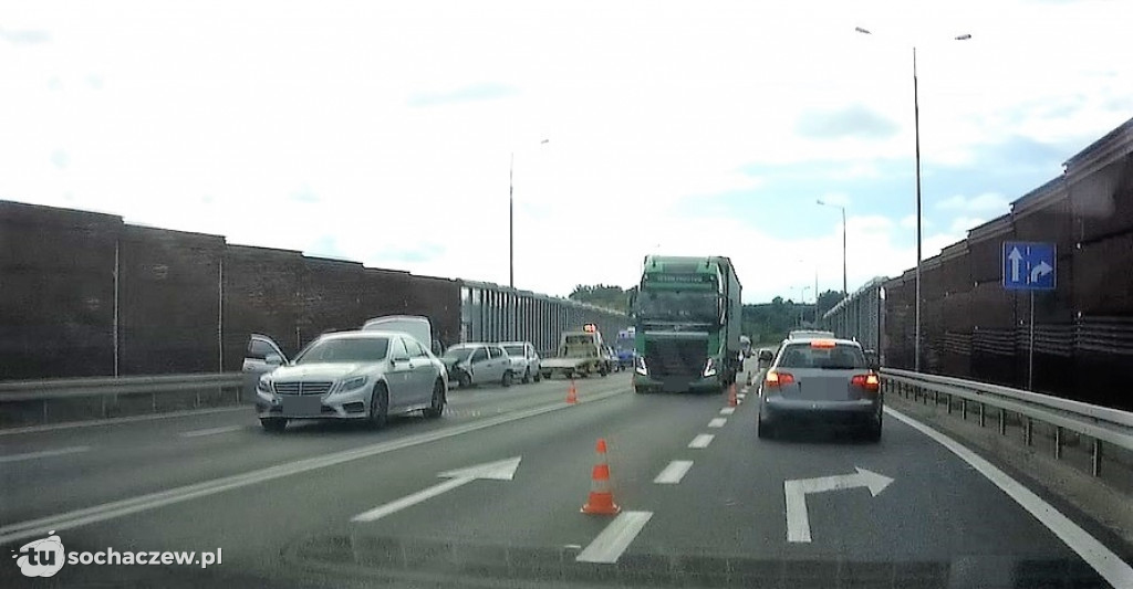 Zderzenie trzech samochodów na obwodnicy Sochaczewa