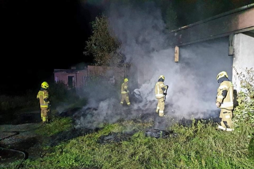 Pożar opon na terenie byłej jednostki wojskowej w Teresinie