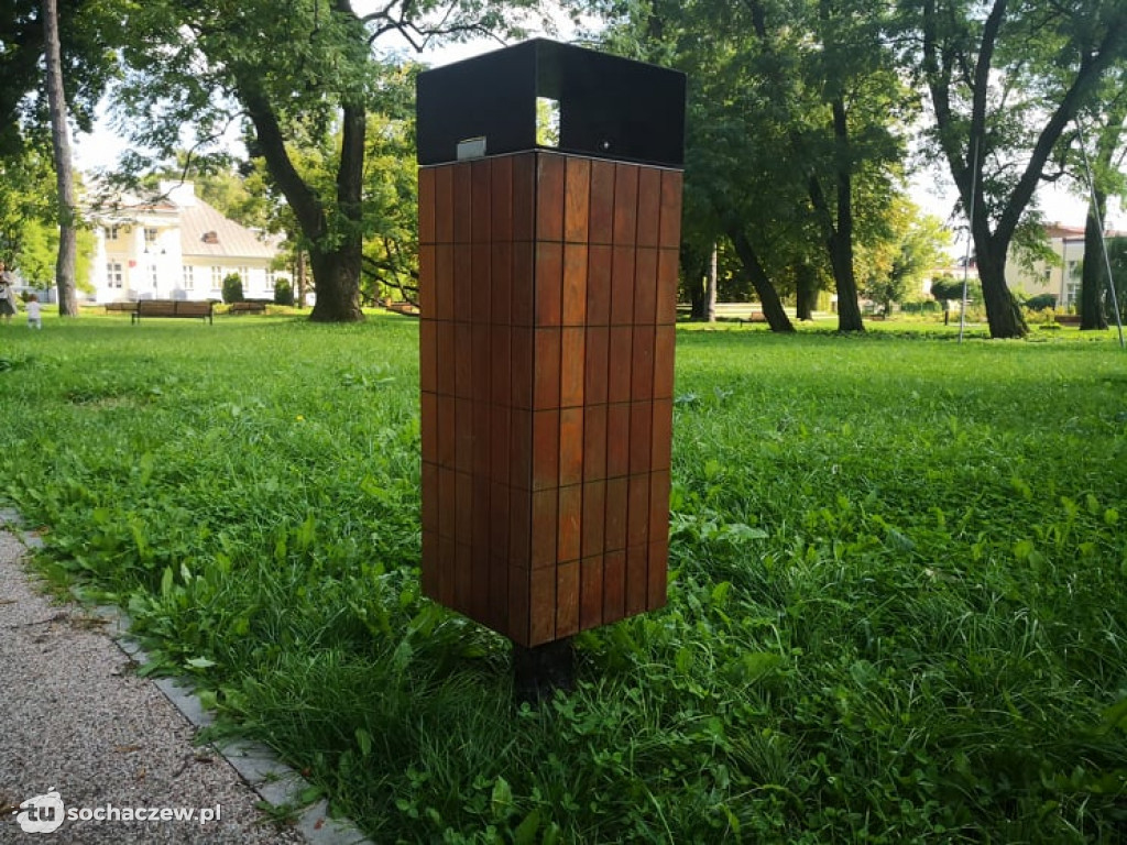 Kradzież koszy na śmieci w parku Garbolewskiego