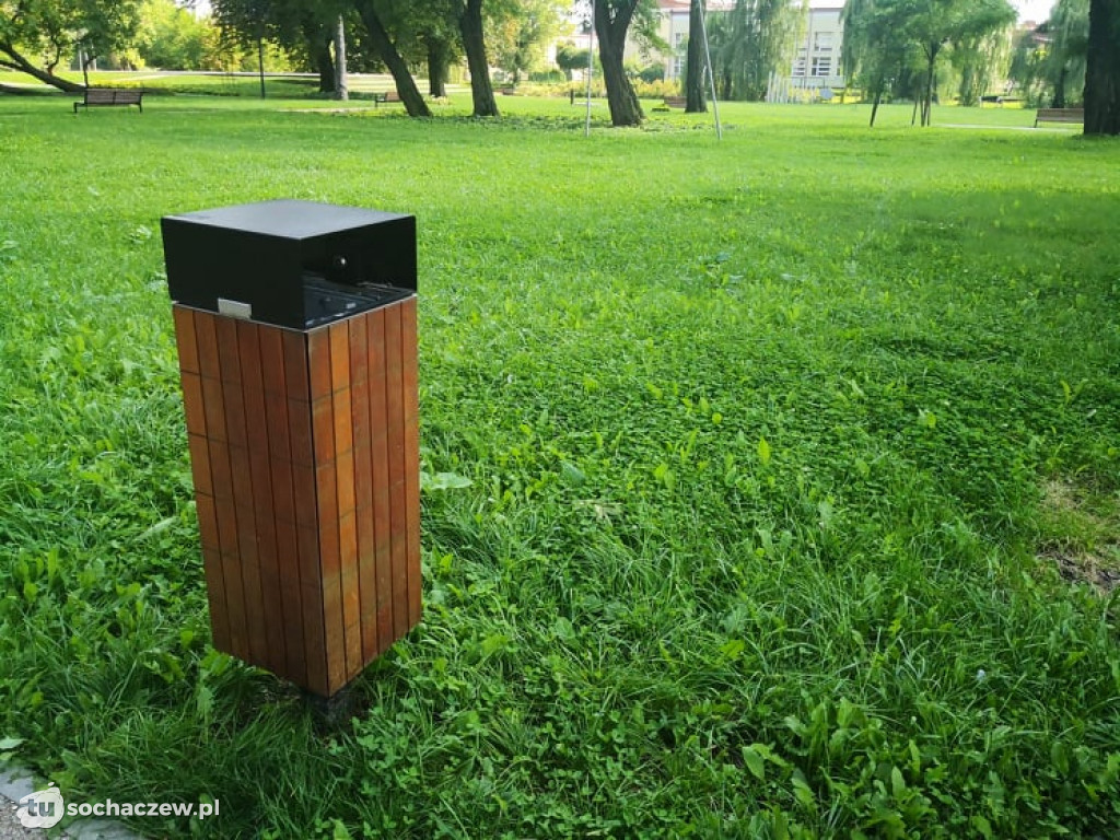 Kradzież koszy na śmieci w parku Garbolewskiego