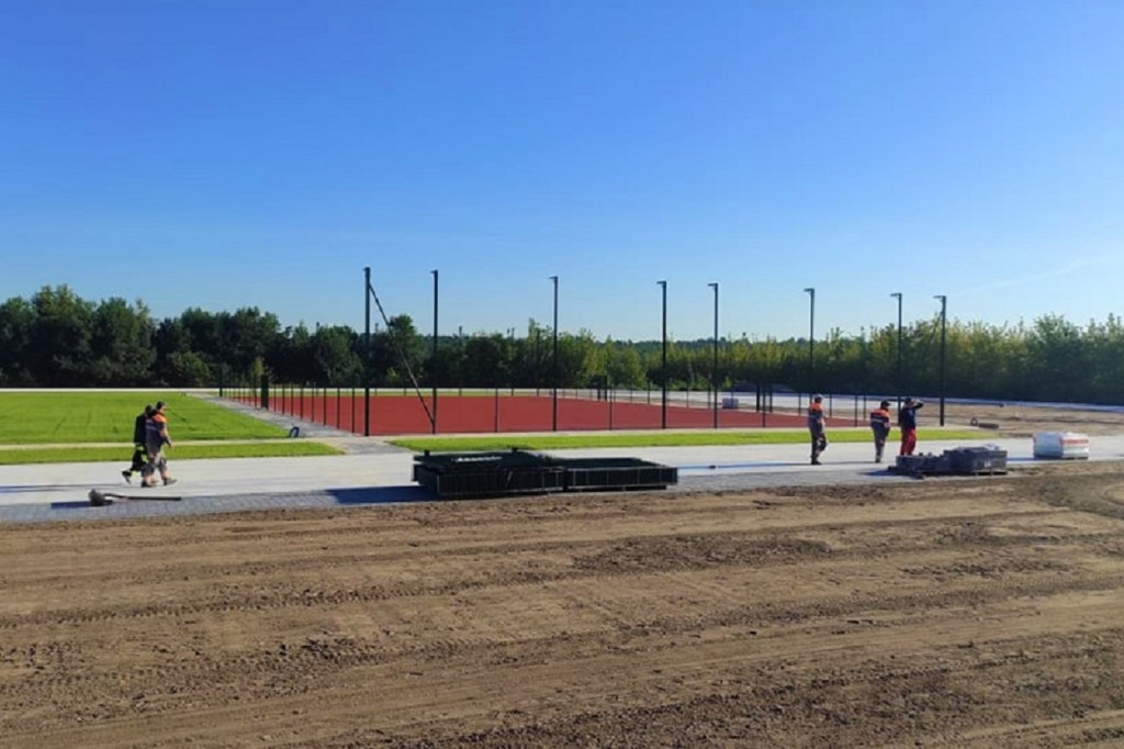 Kompleks lekkoatletyczny w Młodzieszynie na finiszu