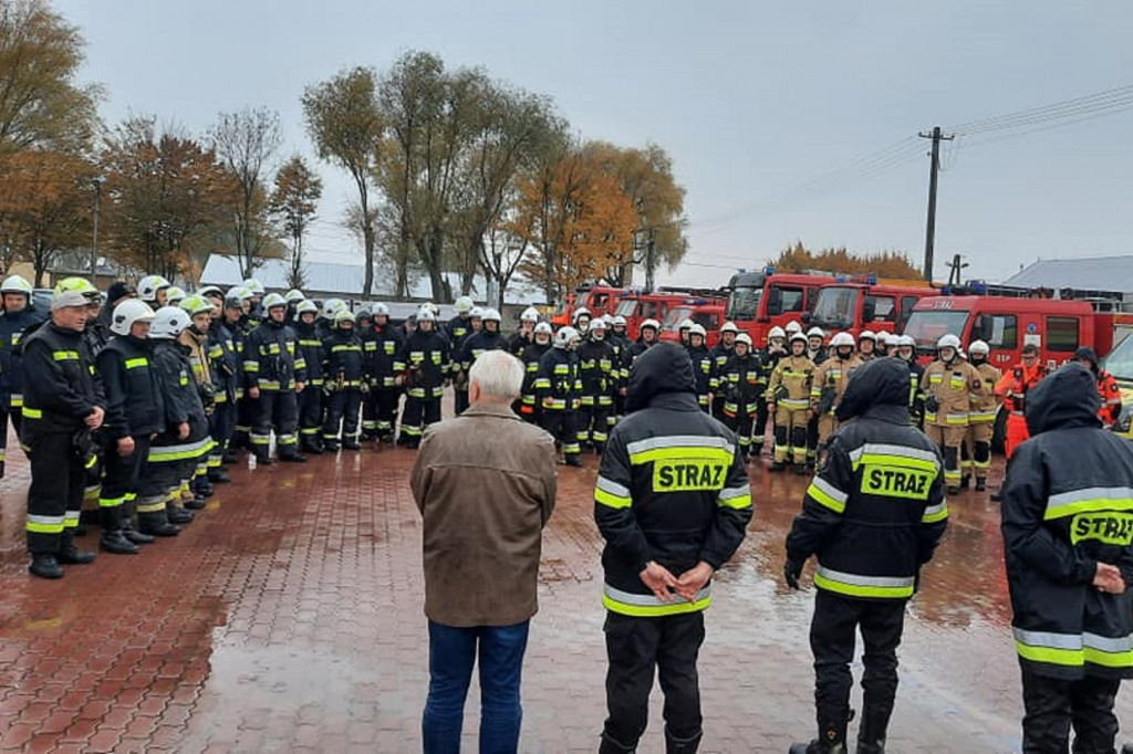 Ćwiczenia bojowe strażaków z powiatu