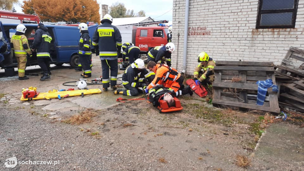Ćwiczenia bojowe strażaków z powiatu