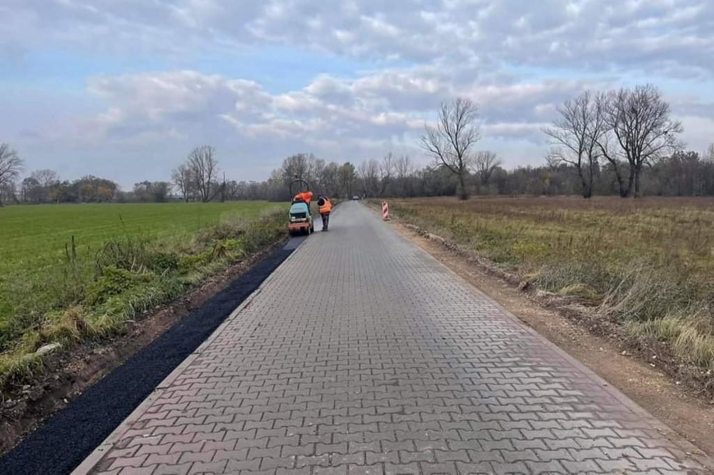 Remont poboczy na odcinku Witkowice-Brochów zakończony