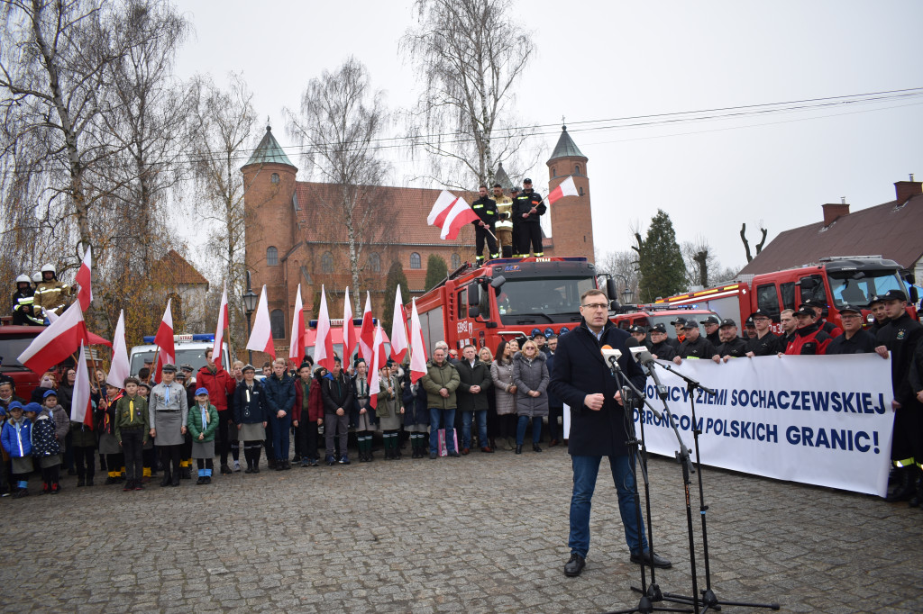 Brochów: strażacka akcja murem za mundurem