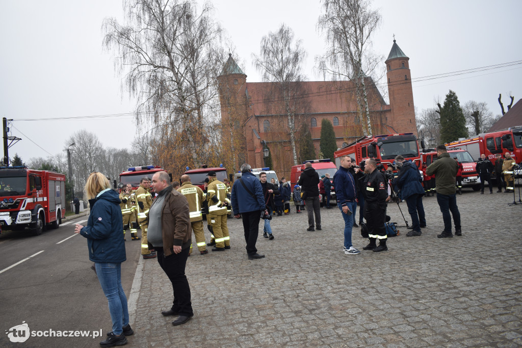 Brochów: strażacka akcja murem za mundurem