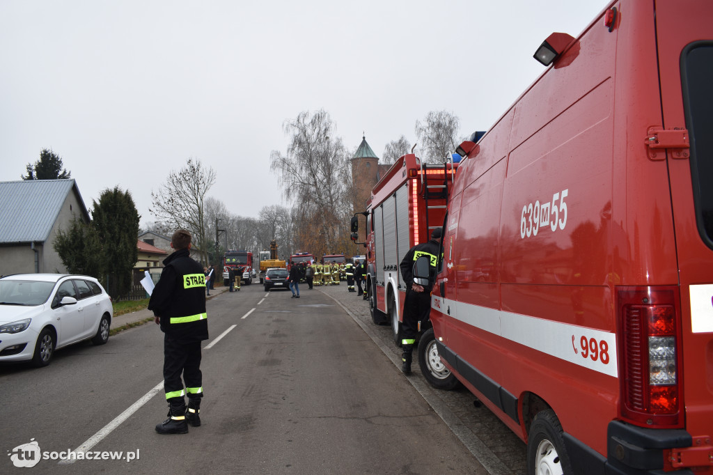 Brochów: strażacka akcja murem za mundurem
