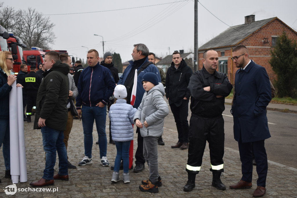 Brochów: strażacka akcja murem za mundurem