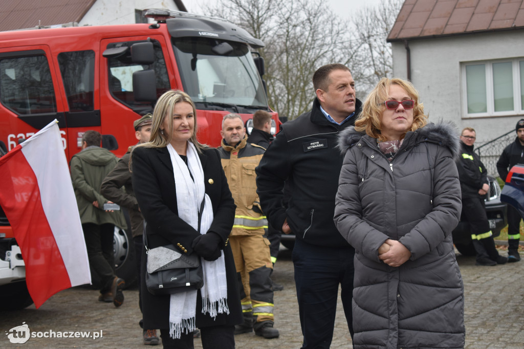 Brochów: strażacka akcja murem za mundurem