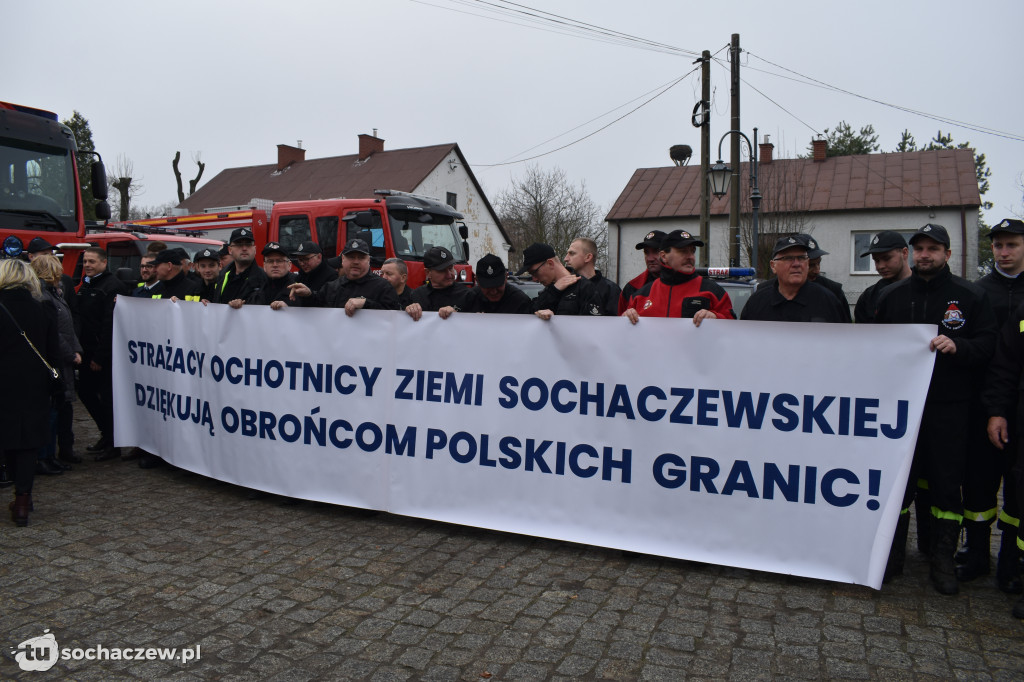 Brochów: strażacka akcja murem za mundurem