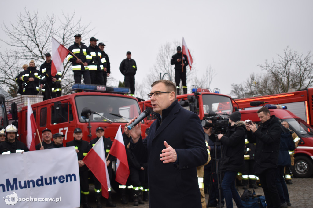 Brochów: strażacka akcja murem za mundurem