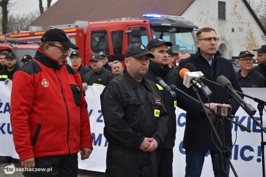 Brochów: strażacka akcja murem za mundurem