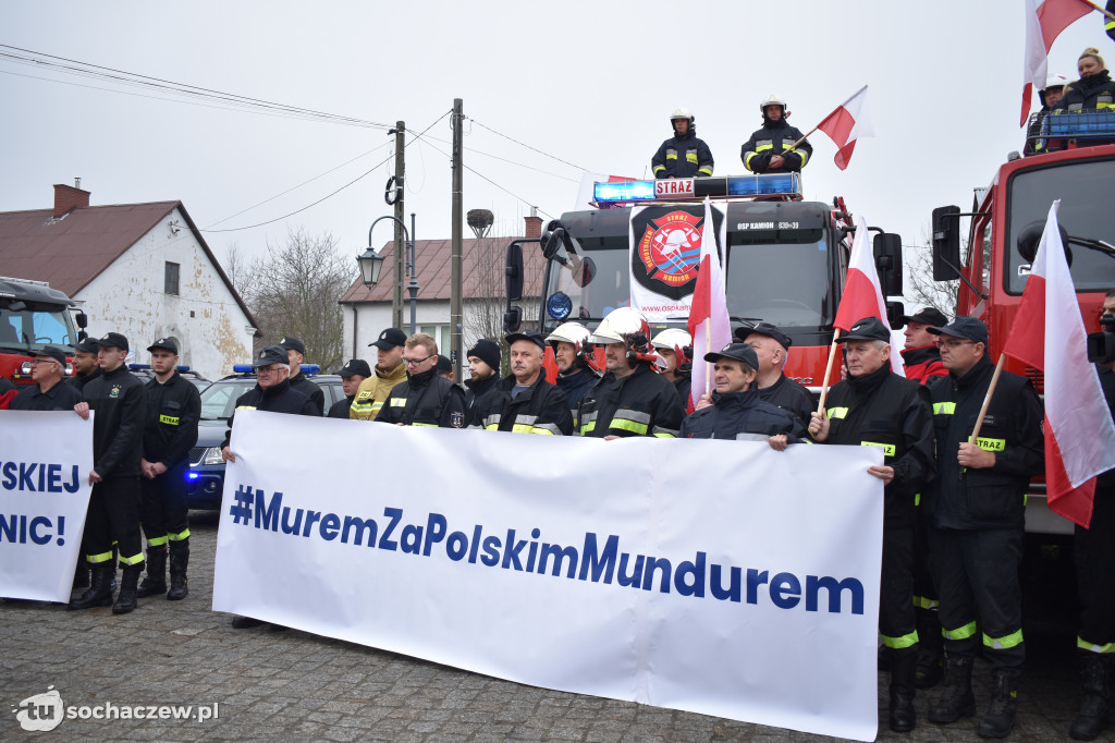 Brochów: strażacka akcja murem za mundurem