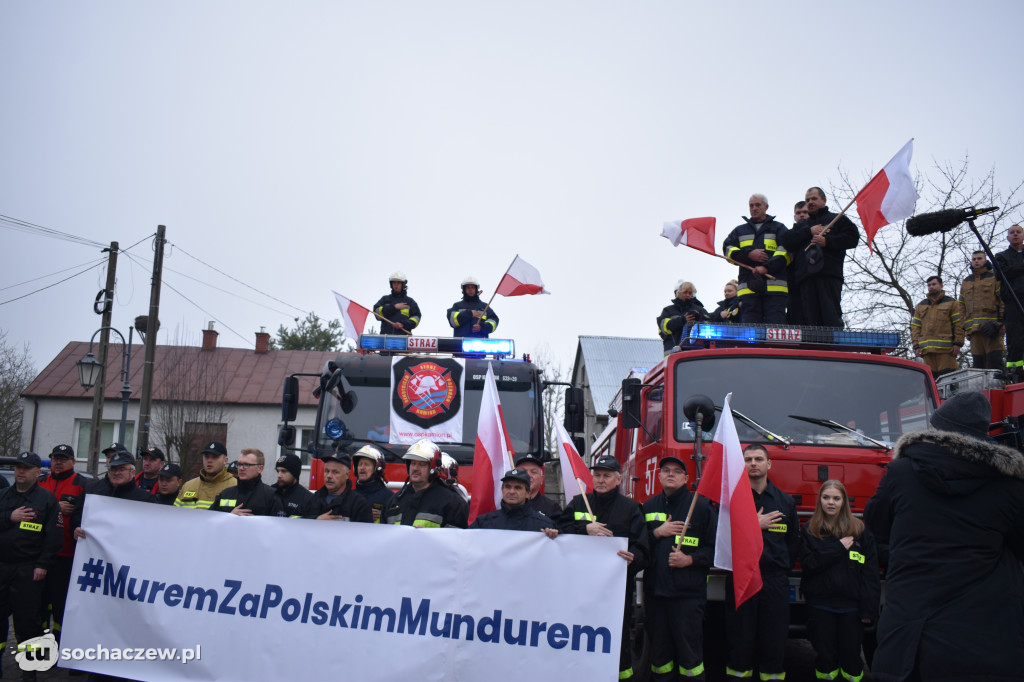 Brochów: strażacka akcja murem za mundurem