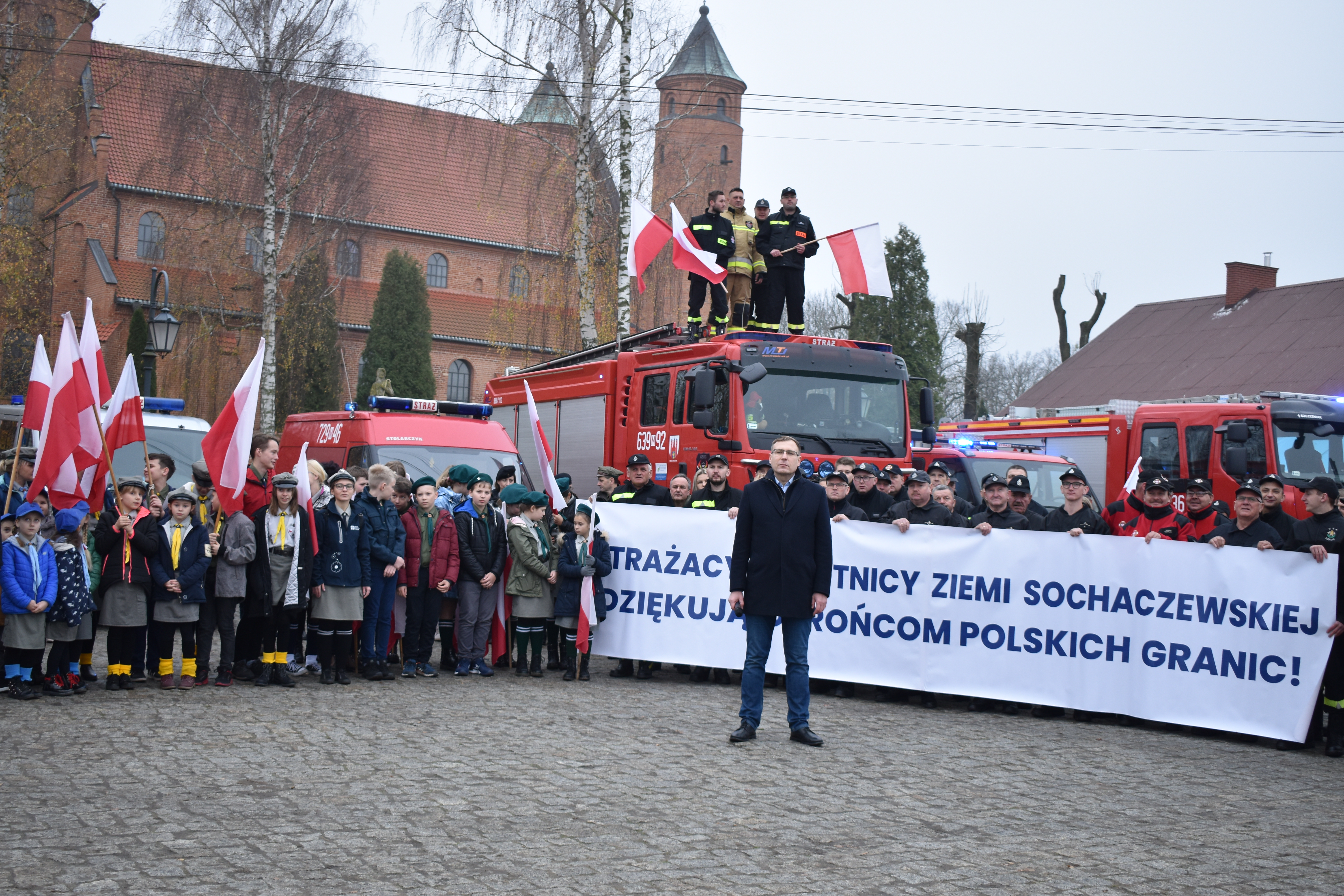 Brochów: strażacka akcja murem za mundurem