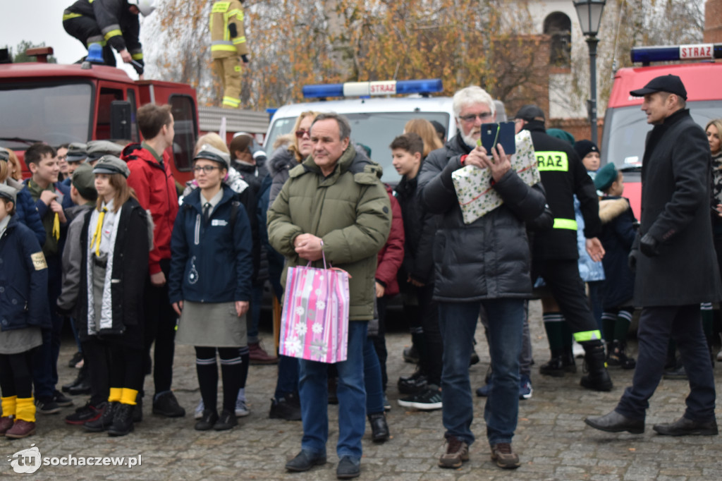 Brochów: strażacka akcja murem za mundurem