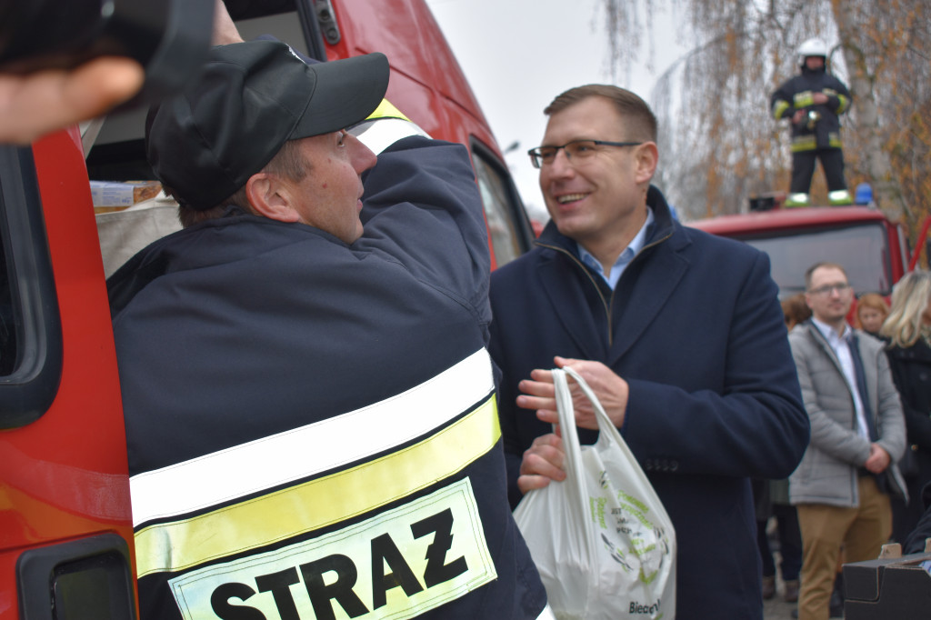 Brochów: strażacka akcja murem za mundurem
