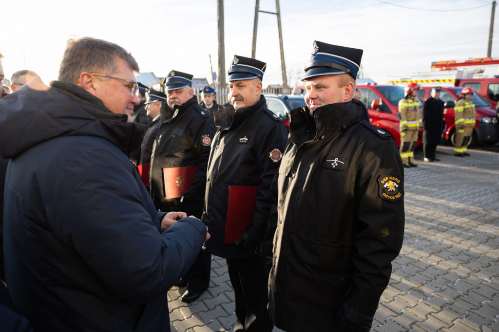 Uroczyste przekazanie wozu dla OSP Giżyce