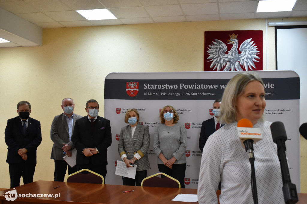 Podpisanie umów bezpieczne przejścia w Żukowie i Brzozowie
