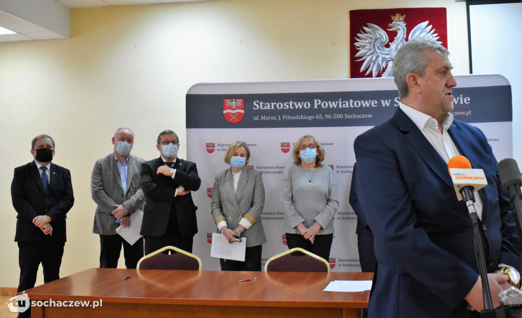Podpisanie umów bezpieczne przejścia w Żukowie i Brzozowie