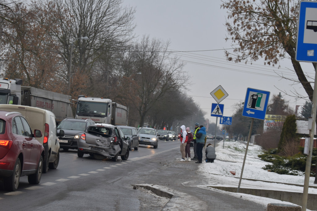 Zderzenie samochodów na Warszawskiej