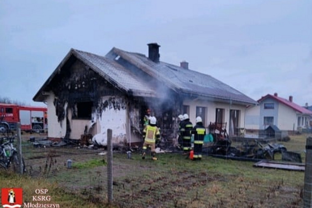 Pożar domu w Janowie, jedna osoba poszkodowana