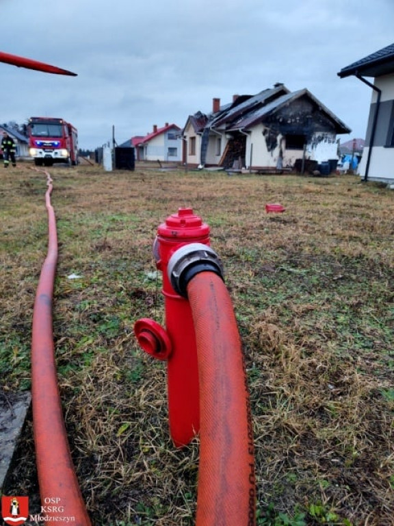Pożar domu w Janowie, jedna osoba poszkodowana